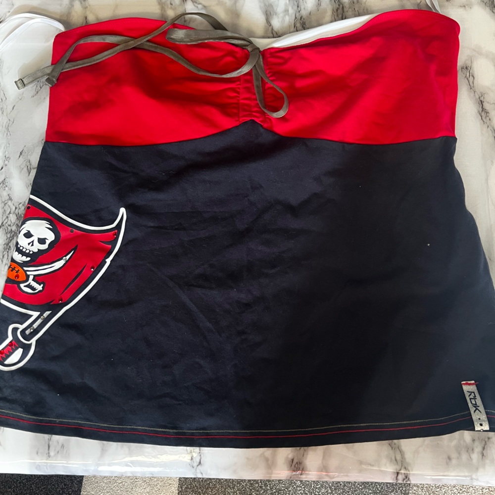 NFL Tampa Bay Buccaneers Reebok Women's Strapless size 2X, built in bra, sexy